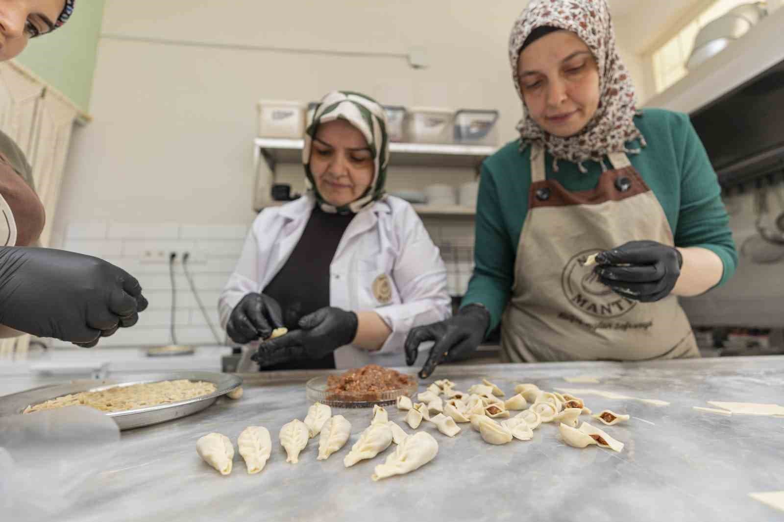 Mersin'de Evden Başlayan Mantı Üreticisi Ayşe Yalçıner, Kadın Girişimciliği Platformlarından İşini Genişletti
