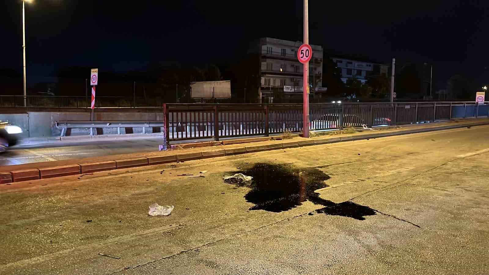 Bursa'da Makas Atan Araç Refüje Çarptı: 17 Yaşındaki Sürücü Hayatını Kaybetti