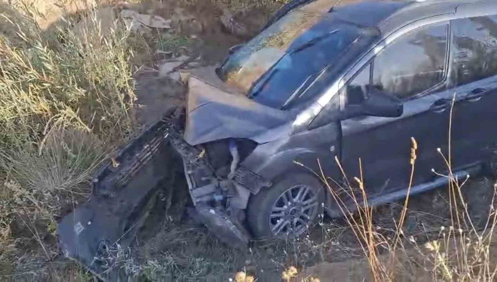 Yüksekova-Van Hattında Trafik Kazası: İki Araç Çarpıştı, Dört Yaralı