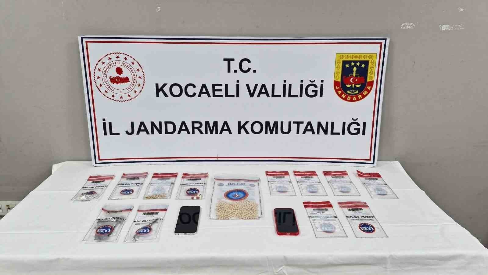 Kocaeli'de Uyuşturucu Operasyonu: Binlerce Hap ve Maddi Ele Geçirildi