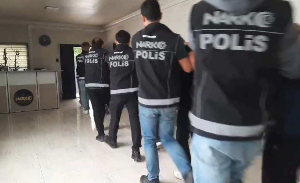 Konya'da Narkotik Operasyonu: Uyuşturucu Ticareti Girişimi Önleniyor, 8 Kişi Gözaltına Alındı