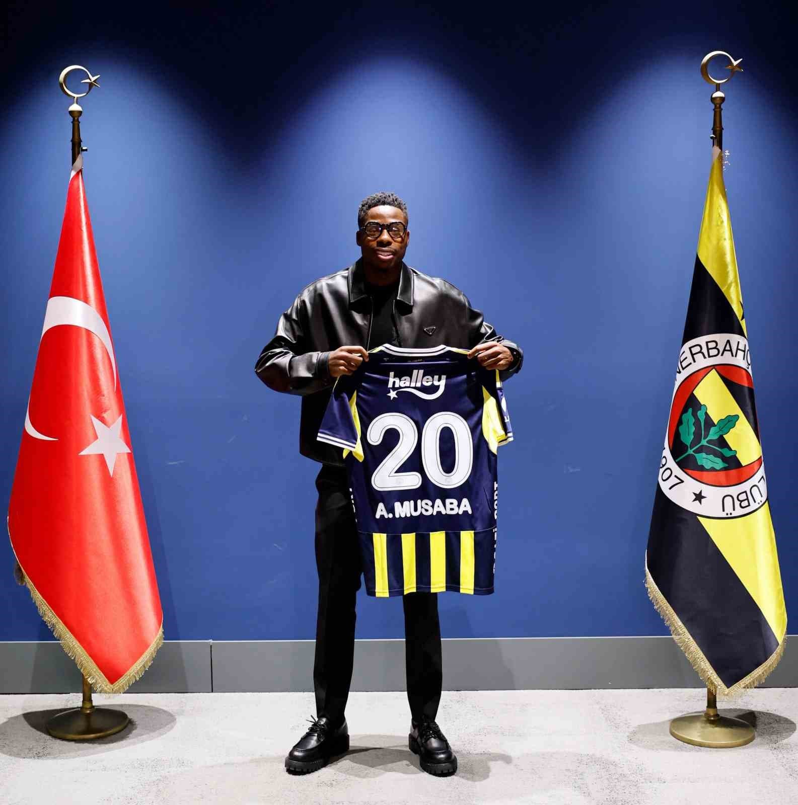 Fenerbahçe, Anthony Musaba'yı Norwich City'ye Kiraladı