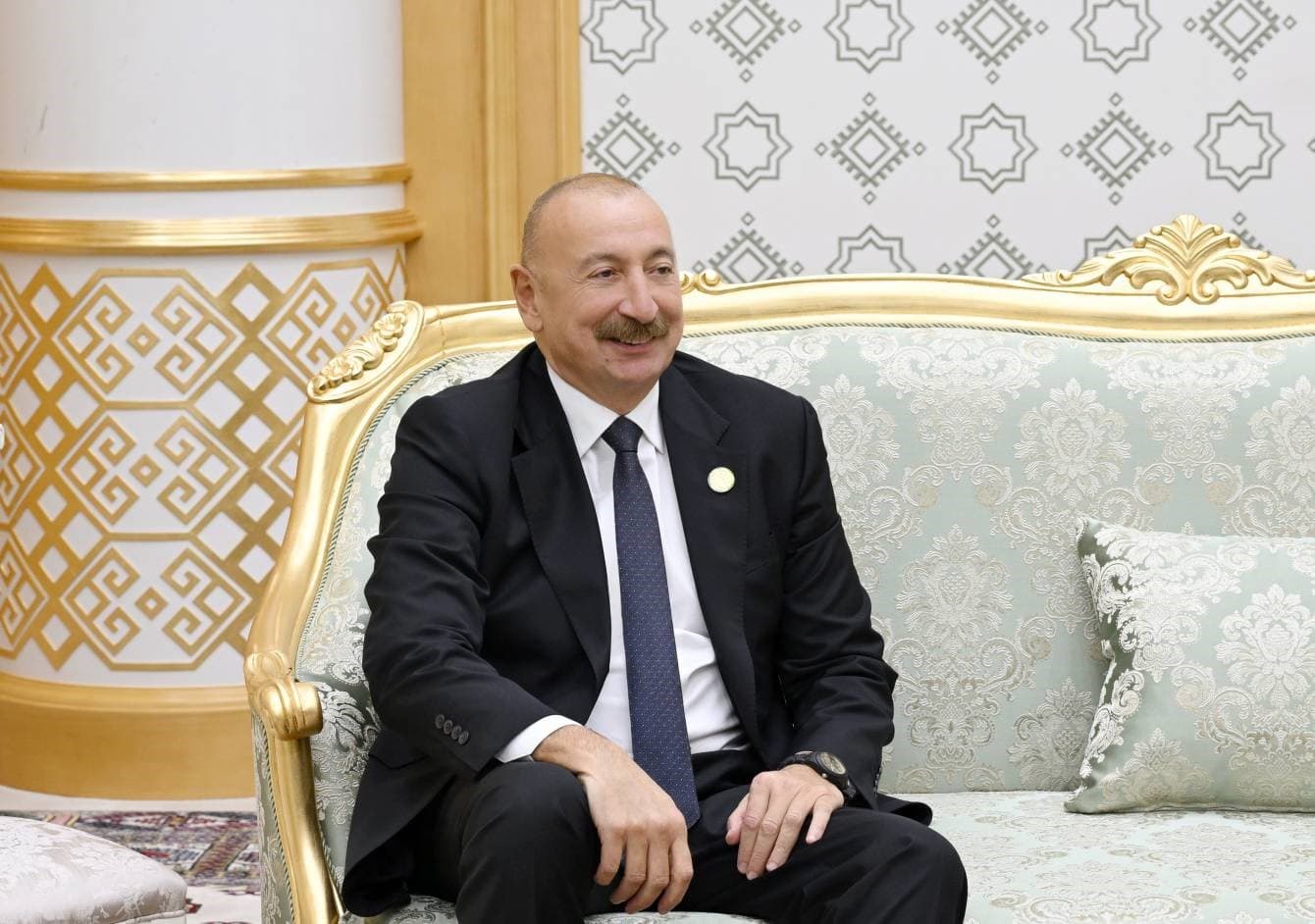 Azerbaycan Cumhurbaşkanı Aliyev, İran Cumhurbaşkanı Pezeşkiyan ile Türkmenbaşı'nda Görüşme Yaptı