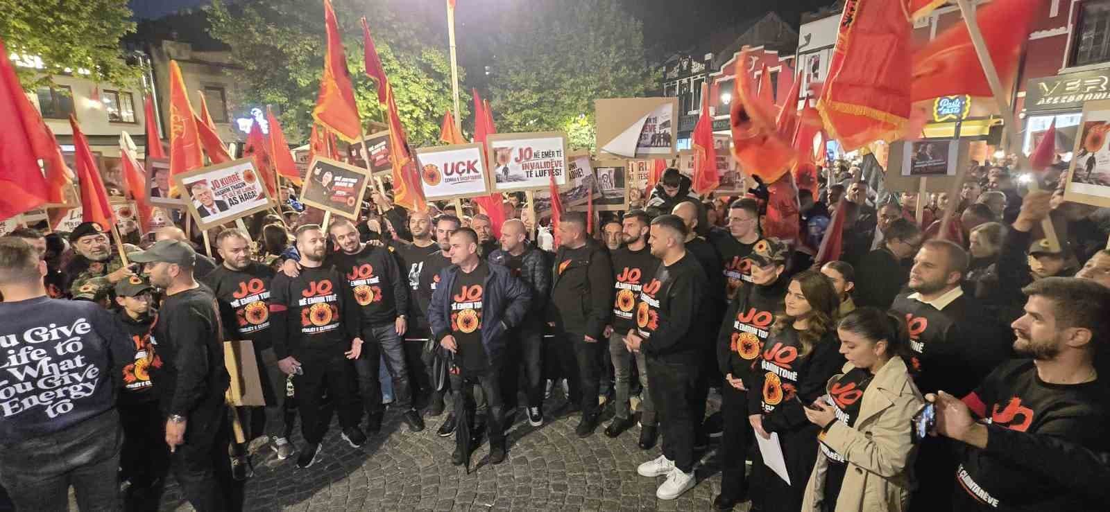 Kosova Özel Mahkemesi'nin Kararına Karşı Protestolar Düzenlendi