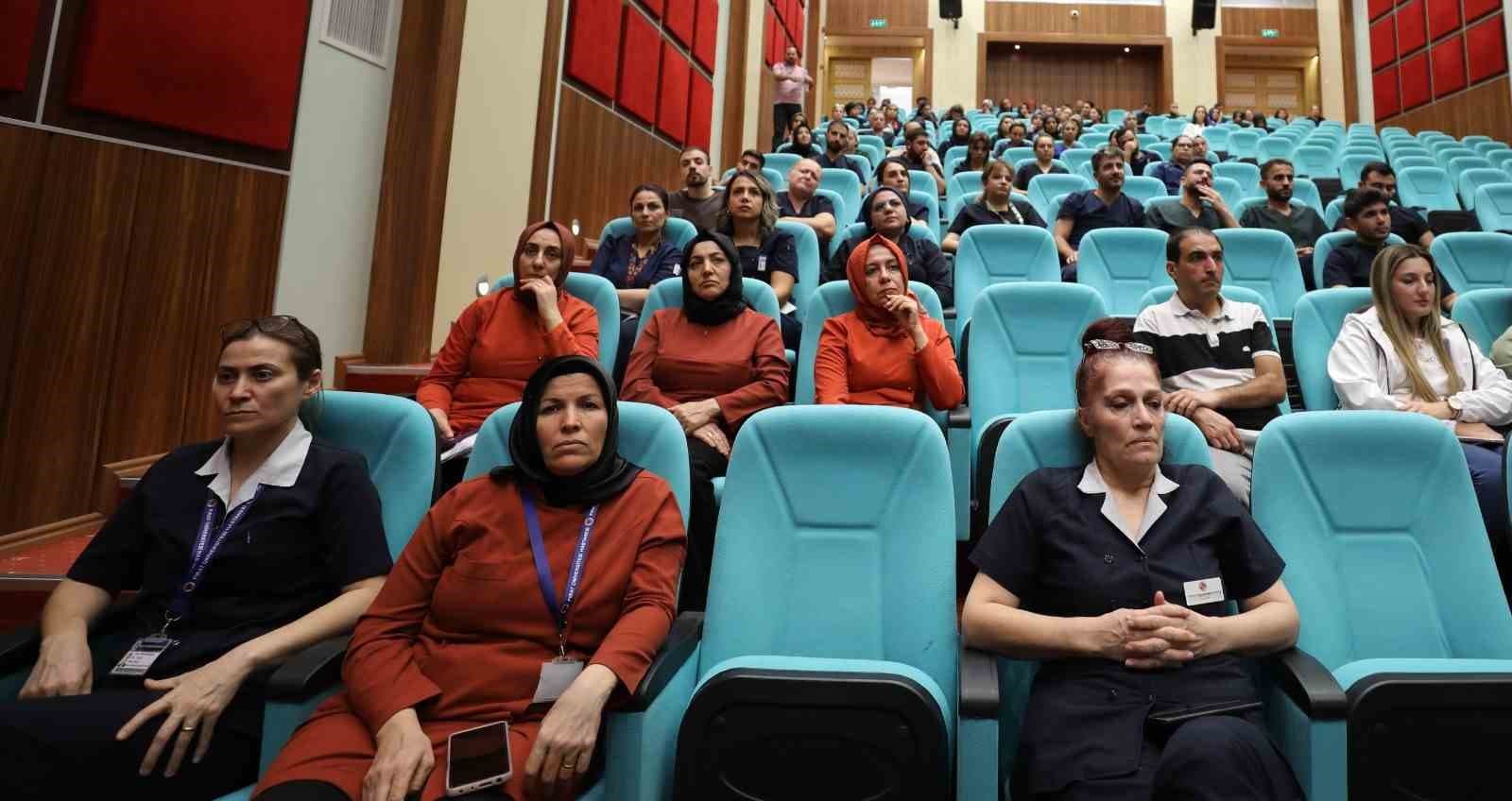 FÜ Hastanesi Personeline Temel Sterilizasyon ve Dezenfeksiyon Eğitimi Verildi