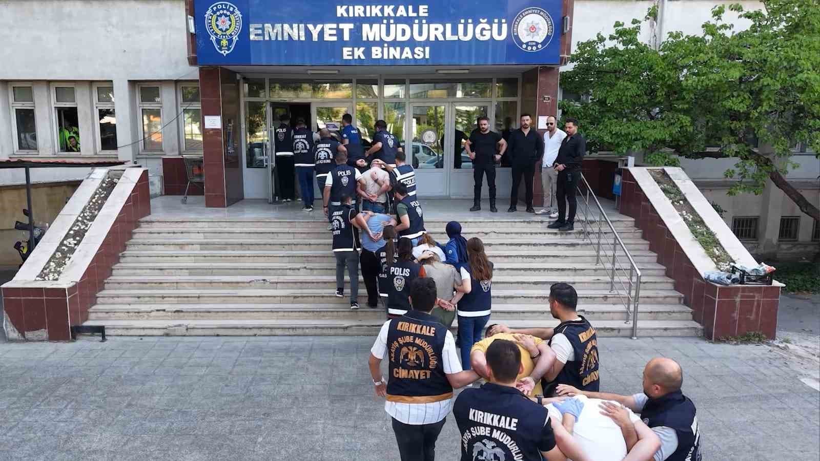 7 Milyon Veri Analiziyle 12 Yıllık Cinayet Çözüldü: 13 Kişi Tutuklandı