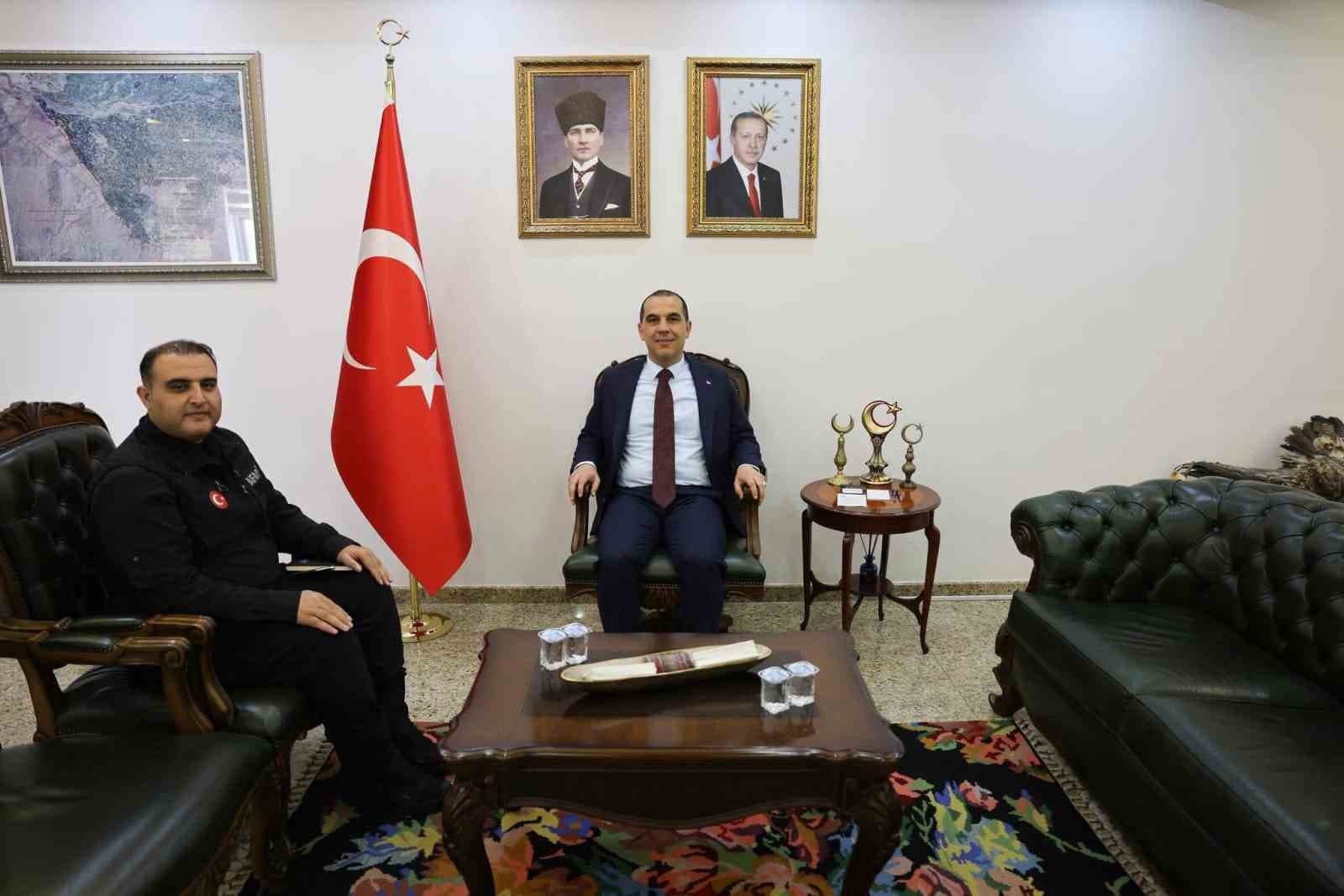Vali Taşolar, AFAD Müdürü Tuncer Şeyda'yı Makamında Kabul Etti