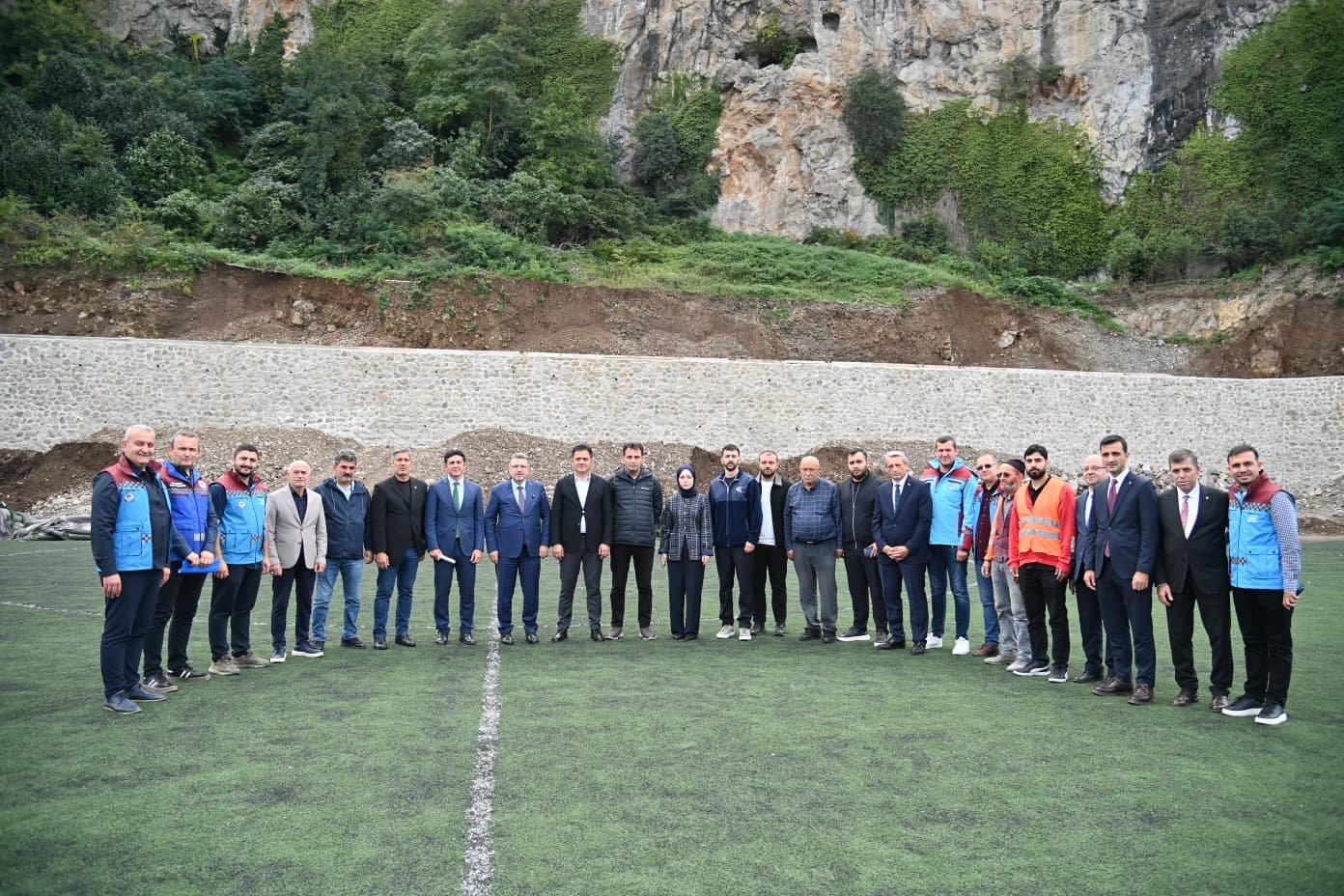 Maşatlık Futbol Sahası, Kaya Düşmeleri Tehlikesine Karşı Güvenliği Artırıyor