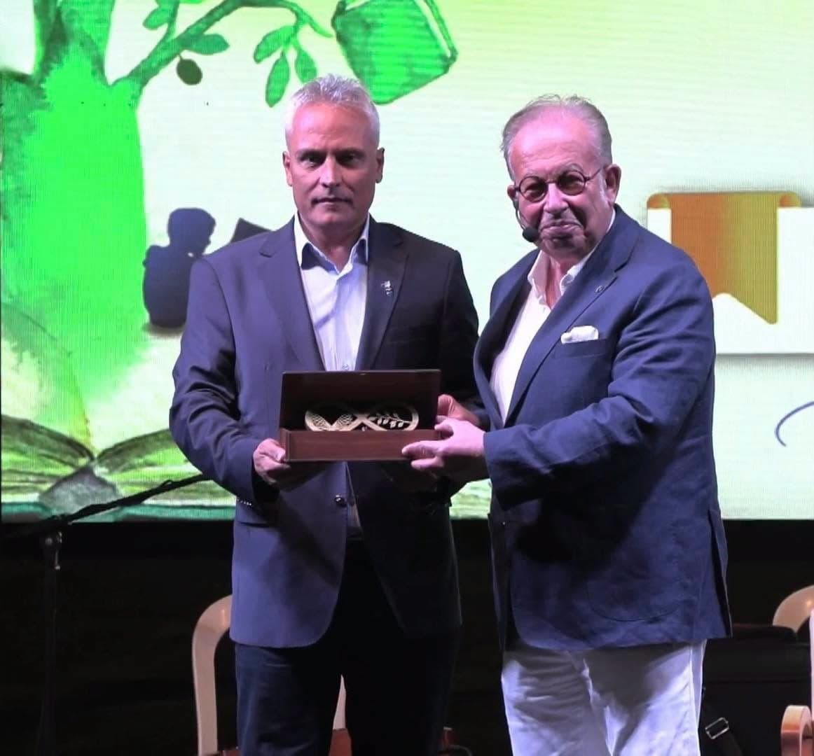 8. Edremit Kitap Fuarı İkinci Gününü Yoğun Geçti: Jeopolitik Tartışmalardan Müzikal Performansa Uzandı