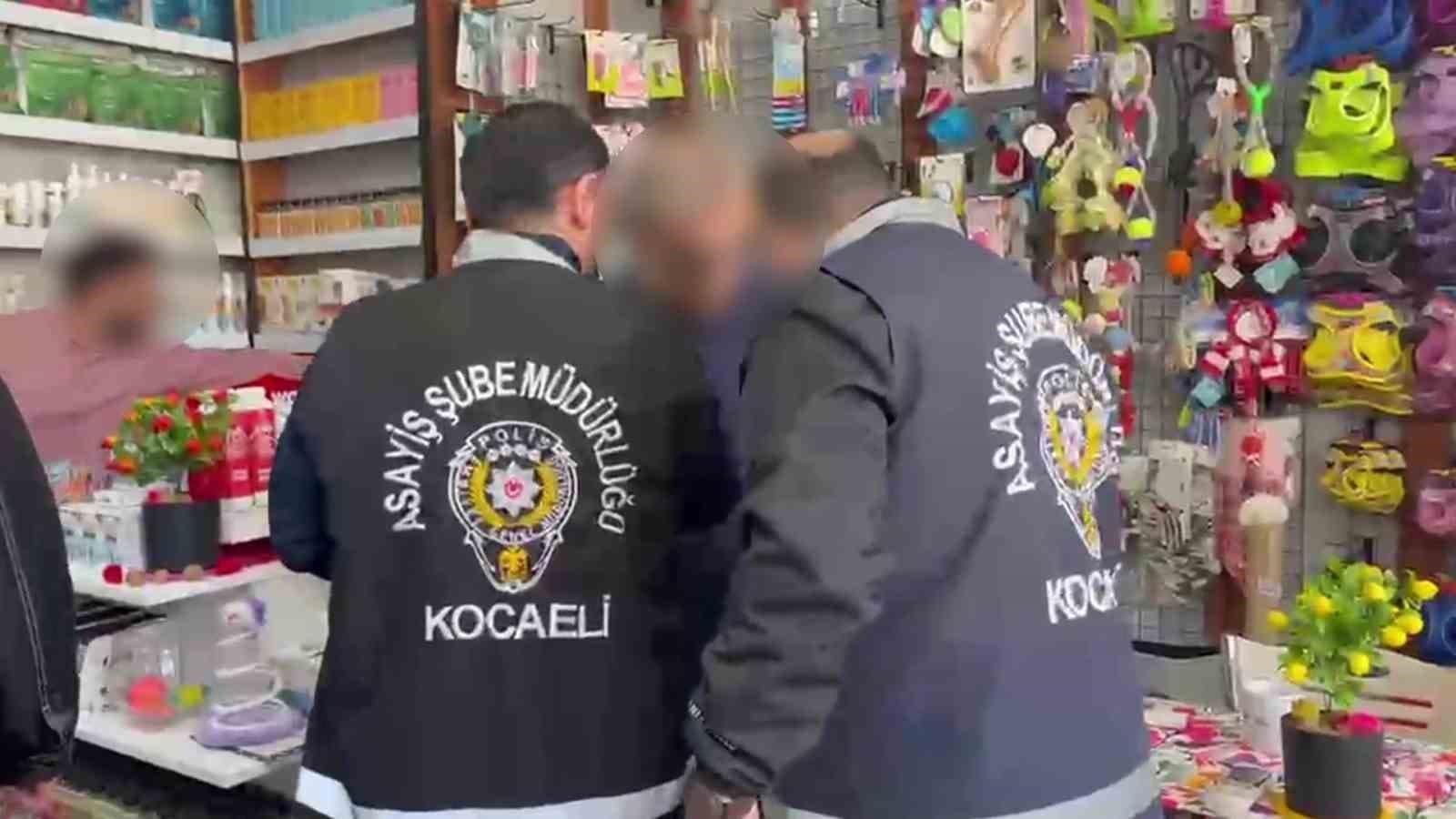 On Yıllık Firar Son Bulundu: Dükkanında Yakalanan Şahıs Kelepçeye İtiraz Etti