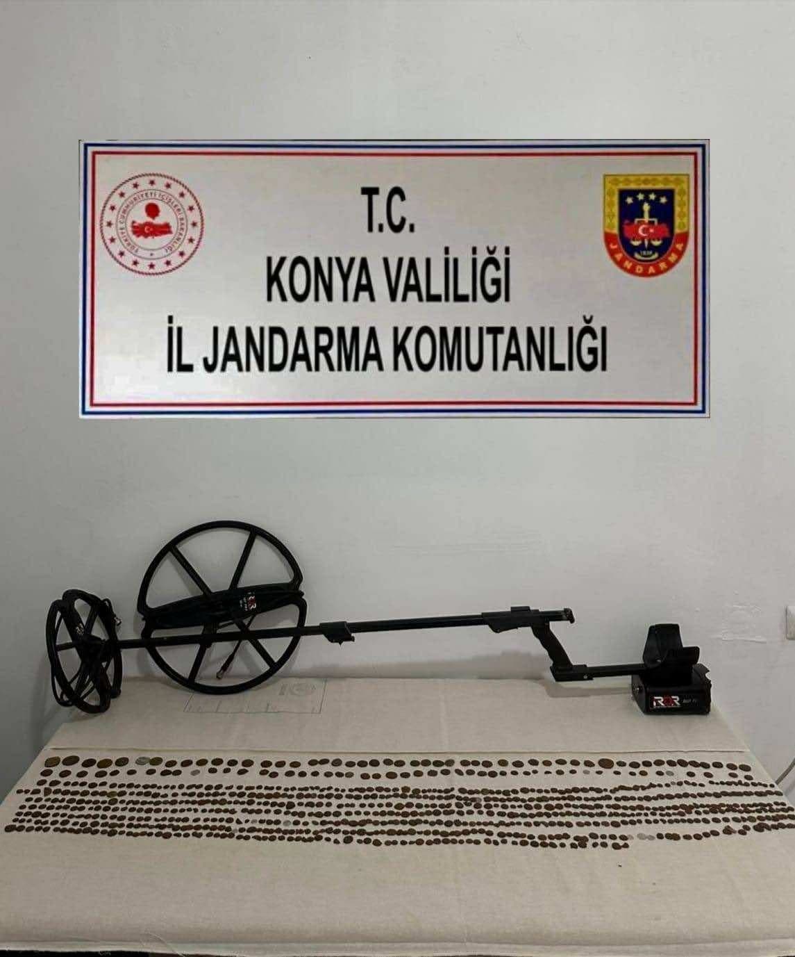 Konya'da Tarihi Eser Operasyonu: Jandarma 764 Adet Sikke Ele Geçirdi