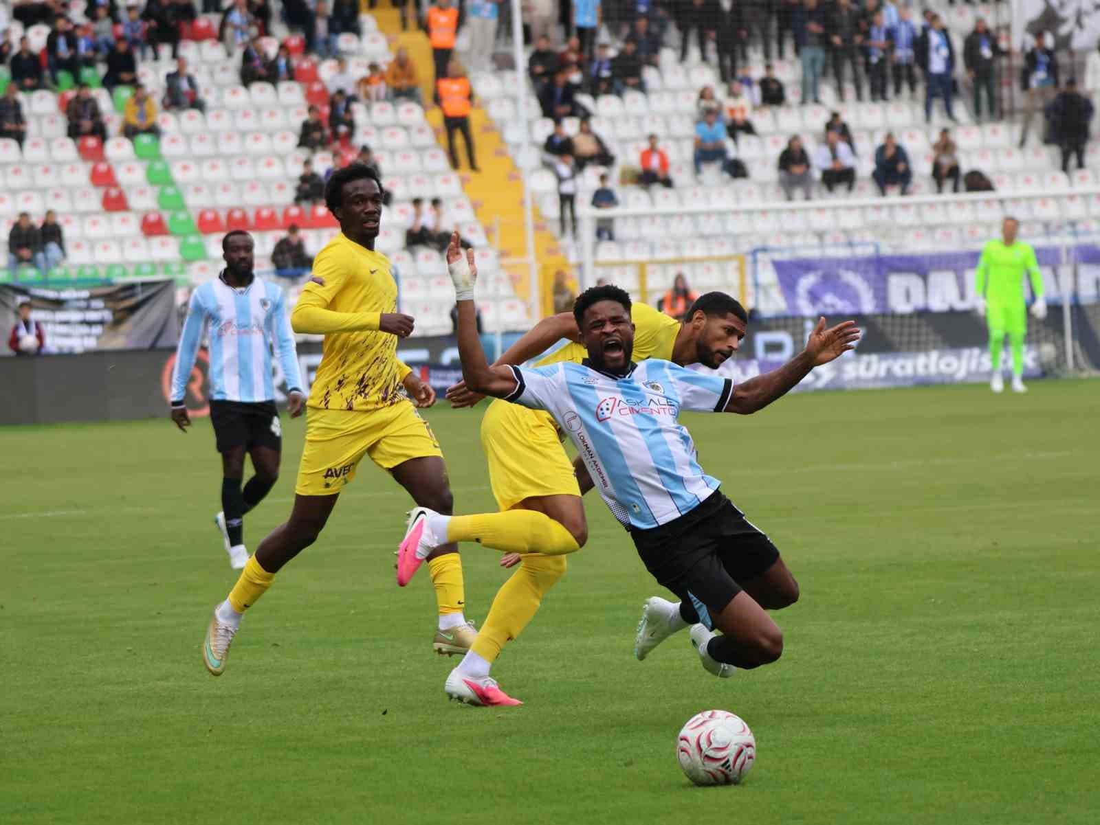 Trendyol Süper Lig: Erzurumspor FK: 1 - Eyüpspor: 0 (İlk yarı)