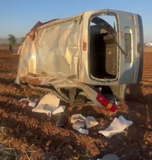 Kontrolden Çıkan Hafif Ticari Araç Tarlaya Çarptı: İki Kişi Yaralandı