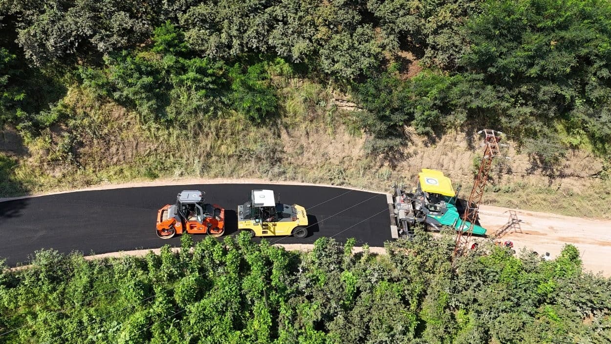 Ordu Büyükşehir, Altınordu ve Perşembe'yi Birleştiren Yolu Sıcak Asfaltla Tamamladı