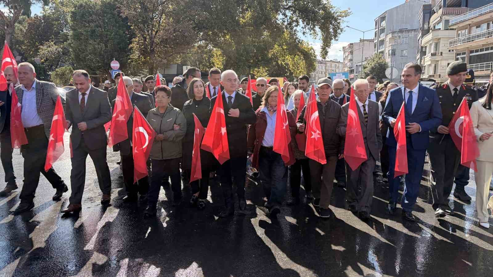 Kırklareli'de Dünya Yaşlılar Günü Kortej Yürüyüşüyle Kutlandı