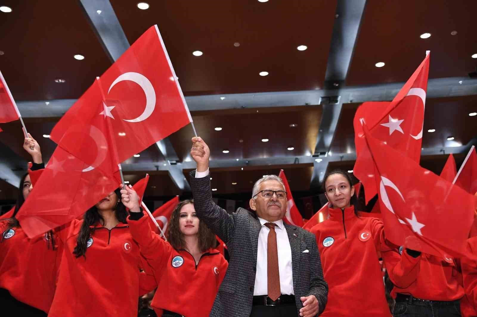 Başkan Büyükkılıç, Kayseri'de Üniversiteye Yerleşen Öğrencileri Kutladı