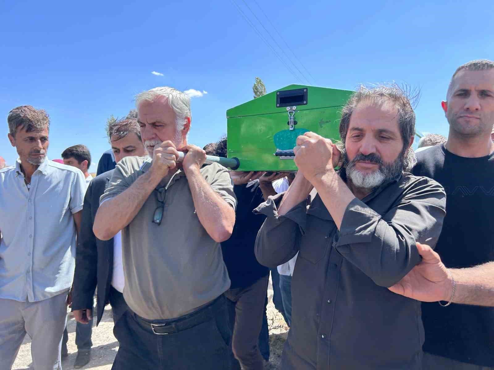 İHA Müdürü Akyüz'ün Oğlu Son Yolculuğuna Uğurlandı