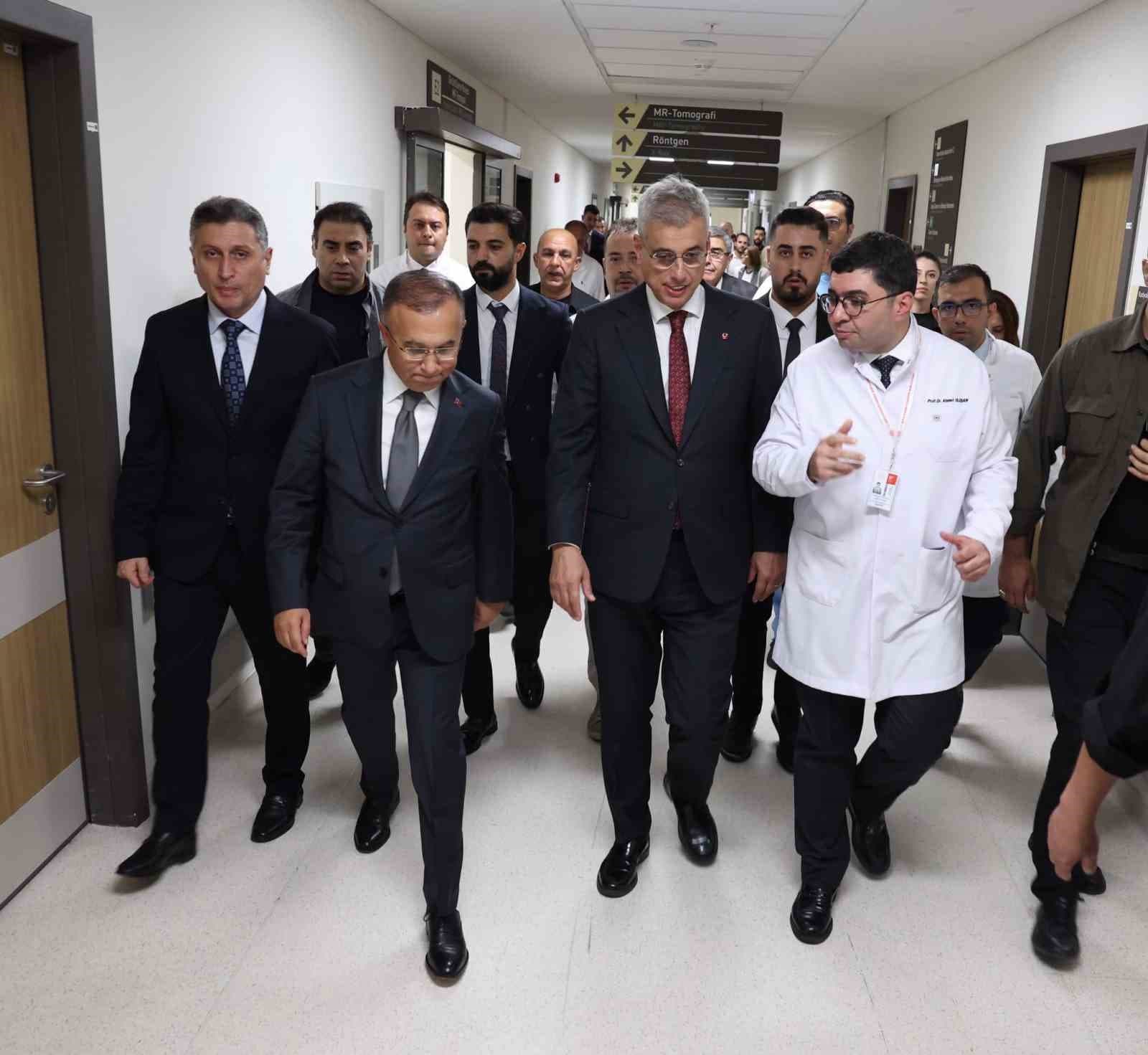 Sağlık Bakanı Memişoğlu, Ağır Yaralı Milletvekili Melih Meriç'i Hastanede Ziyaret Etti