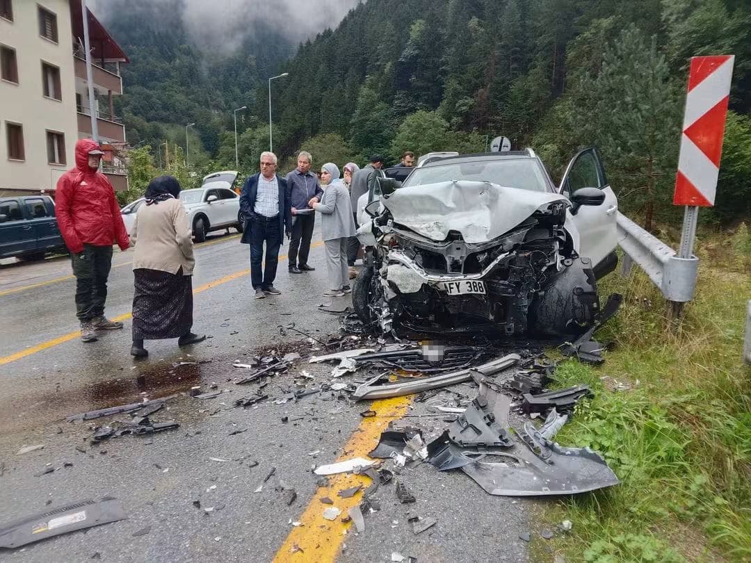 Trabzon'da Hatalı Sollama Kazası: Beş Kişi Yaralandı