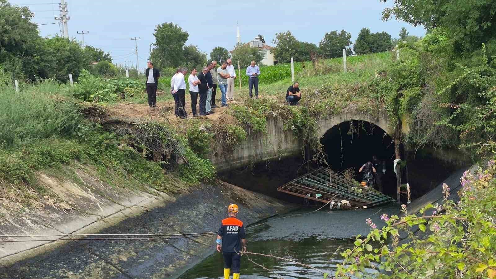 Bafra'da Otomobil Sulama Kanalına Düştü: 1 Kayıp, 1 Yaralı