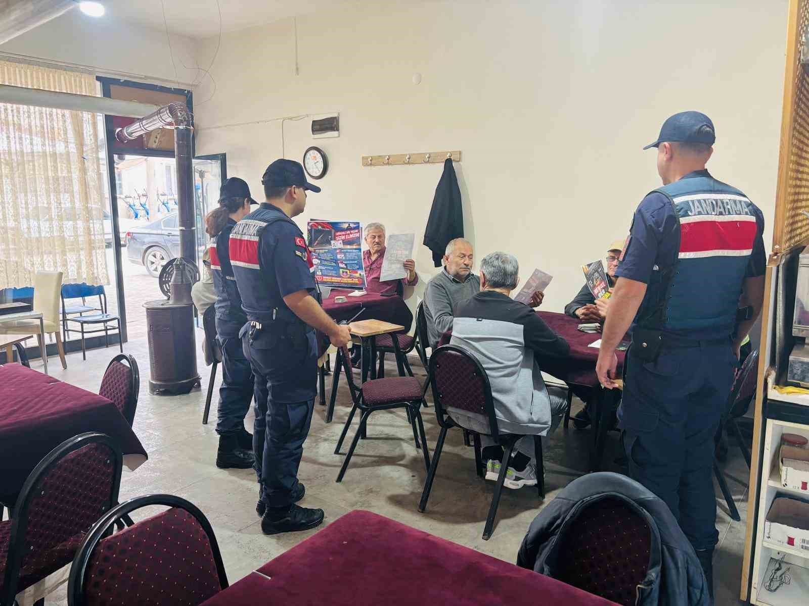 Jandarma, Çocukların Silahlara Erişimi Önlemek İçin Köylere Broşür Dağıttı