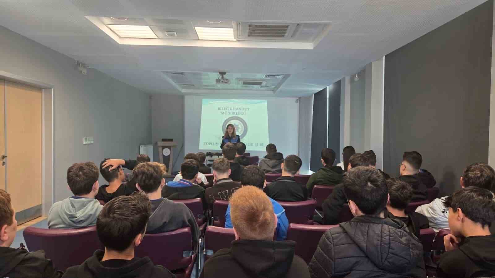 Bilecik'te 95 Lise Öğrencisine Akran Zorbalığı Eğitimi Verildi