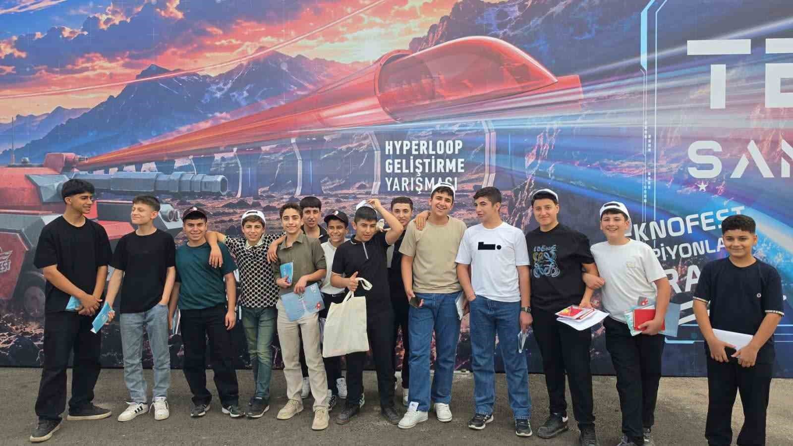 Cizre'den Öğrenciler TEKNOFEST Güneydoğu'da Yerli Teknolojiye Tanıklık Etti