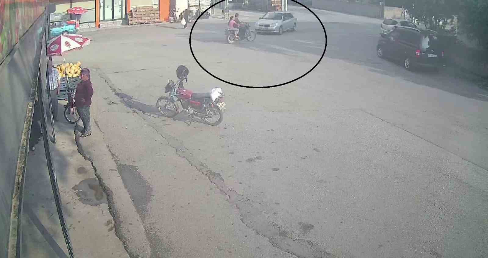 Hatay'da Motosiklet ve Otomobil Çarpıştı: İki Kişi Yaralandı
