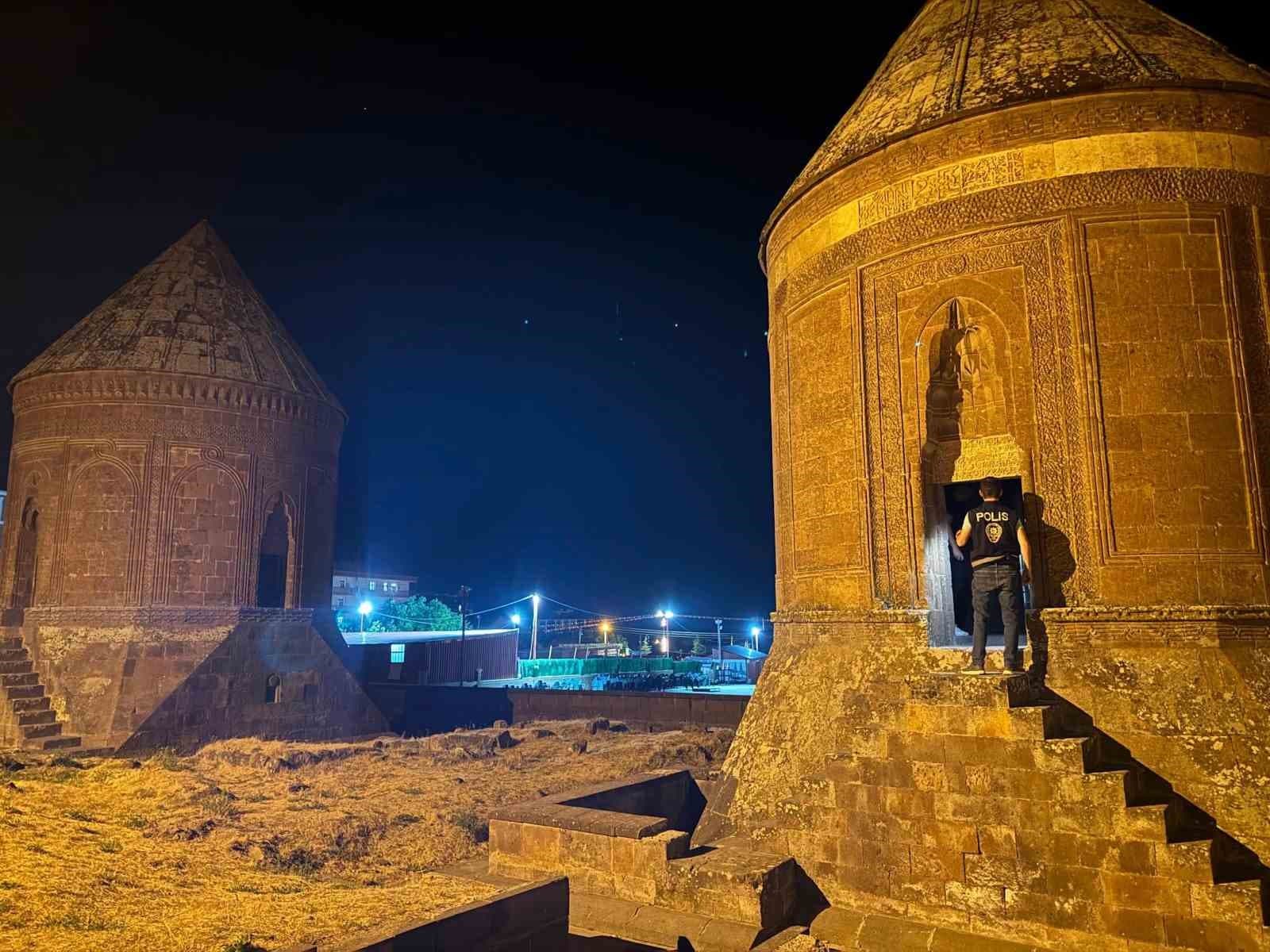Ahlat'ta Tarihi Alanlarda Güvenlik Kontrolleri Yapıldı