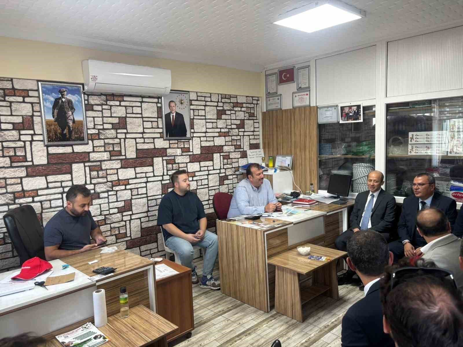Gediz Üreticilerine 95 Damızlık Büyükbaş Hayvan Dağıtıldı