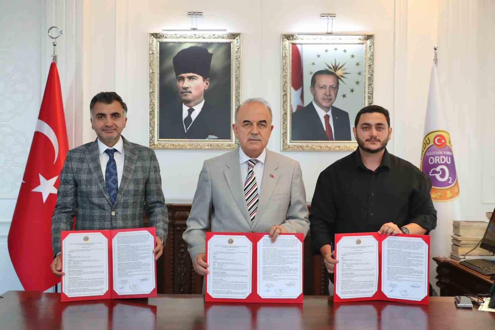 Ordu'da Eğitim Destek Projesi: Hayırsever Vatandaş Kütüphaneyi Yeniliyor