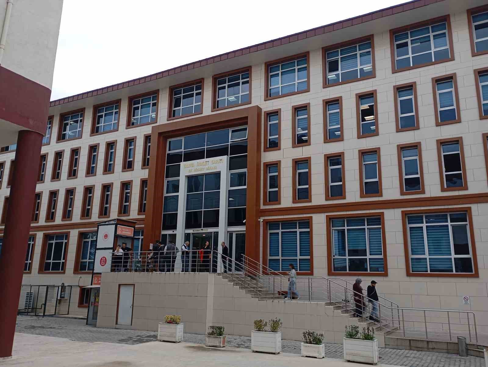 Güllü Davası İlk Duruşmasında Tuğyan Ülkem Gülter Suçlamaları Reddediyor: 'Annem Düşerken Arkam Dönükteydim'
