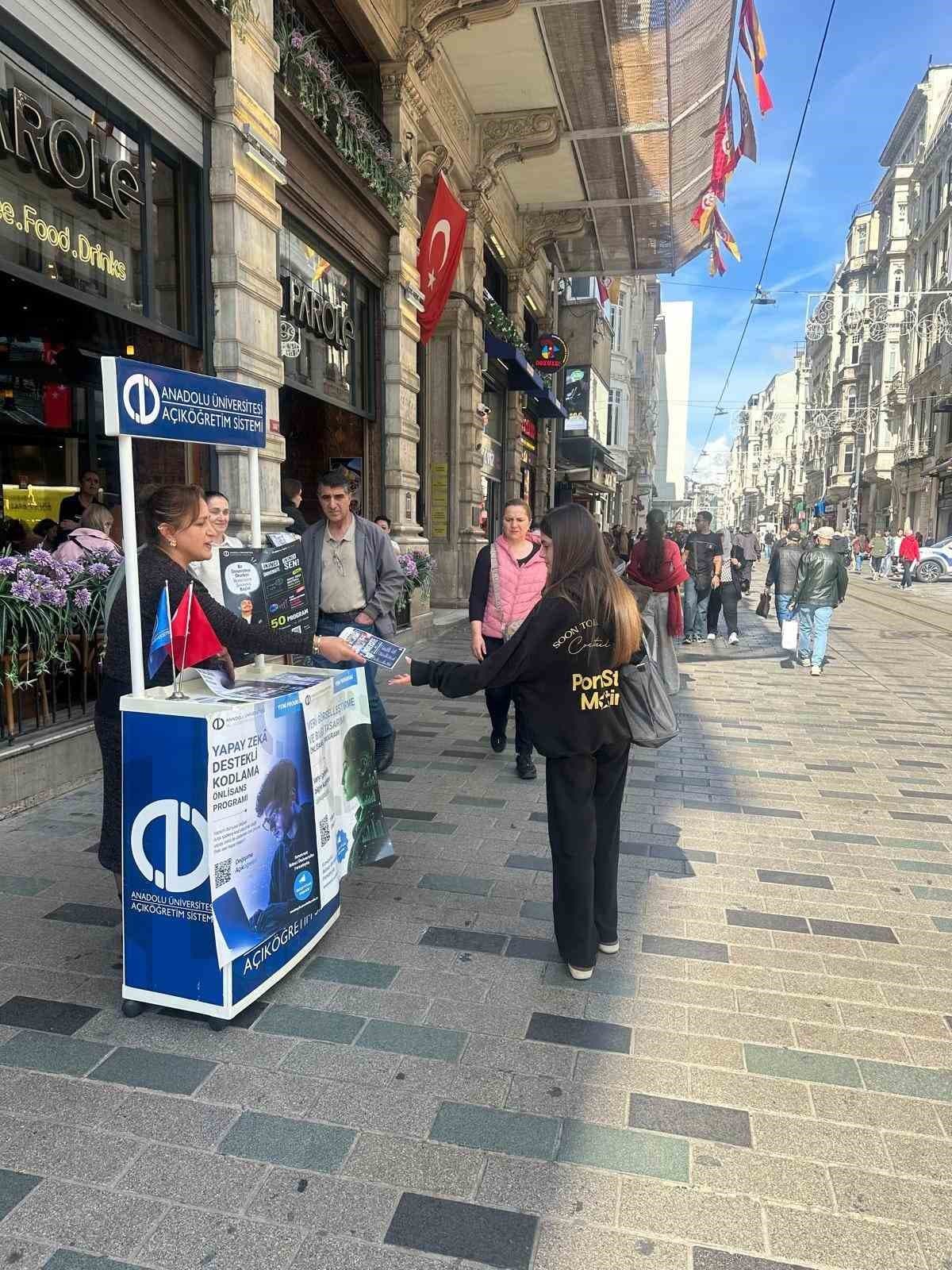 Anadolu Üniversitesi, İstanbul'da İkinci Üniversite İmkanlarını Tanıttı