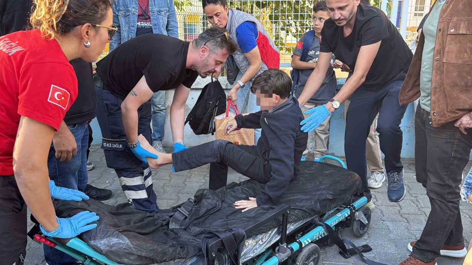 Menteşe'de Okul Çıkışı Yaşanan Kaza: Öğrenci Otomobilin Yanından Geçti