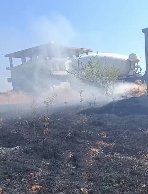 Kopan Elektrik Kabloları Kuru Ot Yangınına Yol Açtı