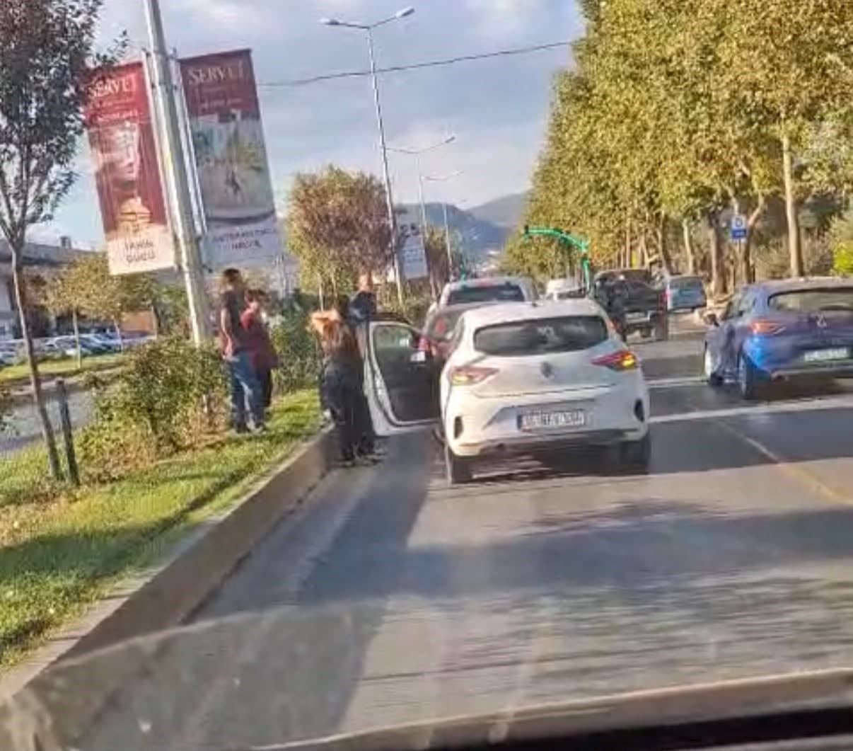 Menteşe'de Üç Araç Çarpıştı: Zincirleme Kaza Sonucu Hasar Oluştu