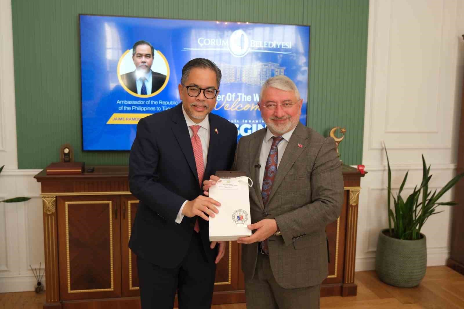 Filipinler Büyükelçisi Ascalon Jr., Çorum Belediye Başkanı Aşgın'ı Ziyaret Etti
