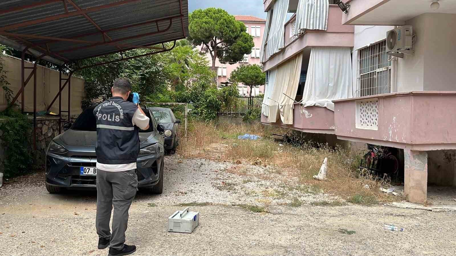 Alanya'da Balkondan Düşen Kadın Hayatını Kaybetti