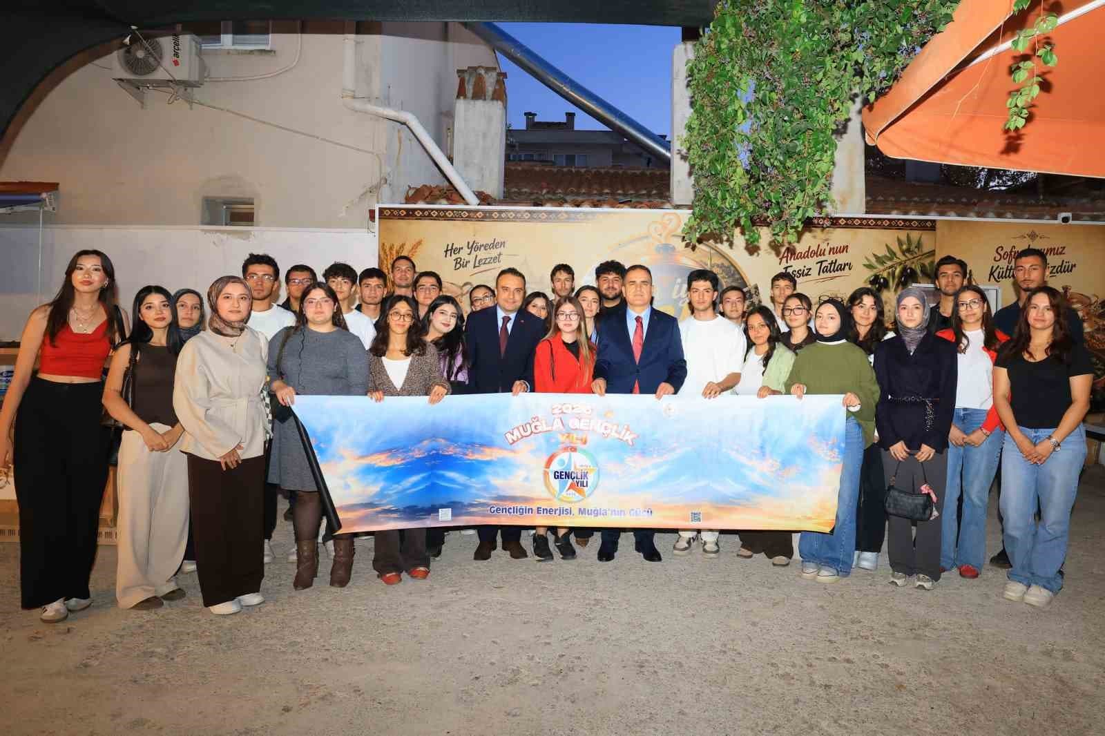 Vali Akbıyık, Muğla Gençlik Projesinde Katılanlarla Bir Araya Geldi
