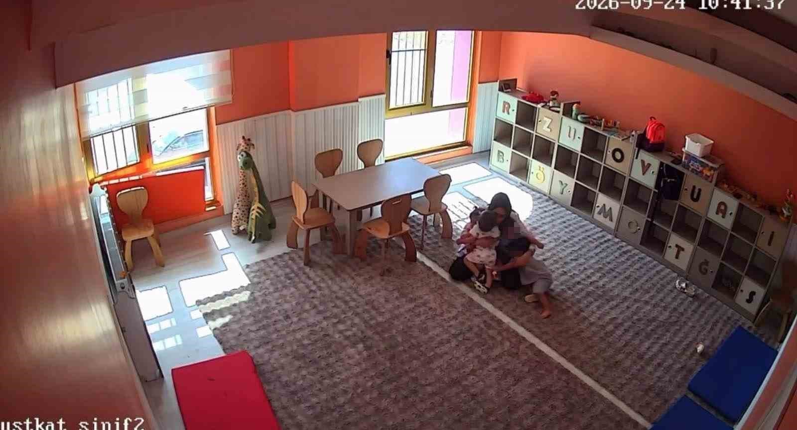 Deprem Anında Öğretmenlerin Davranışı Takdir Topladı: Kendi Çocuklarından Önce Minikleri Kurtardılar