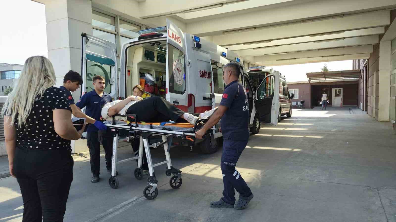 Adıyaman'da Araç Bariyerlere Çarptı: 1 Kişi Yaralı