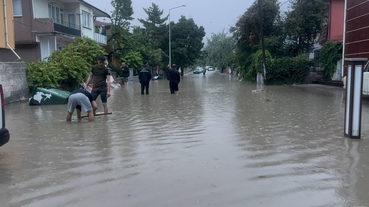 Meteoroloji, Erzincan ve Bayburt'a Sağanak Yağış Uyarısı Yaptı