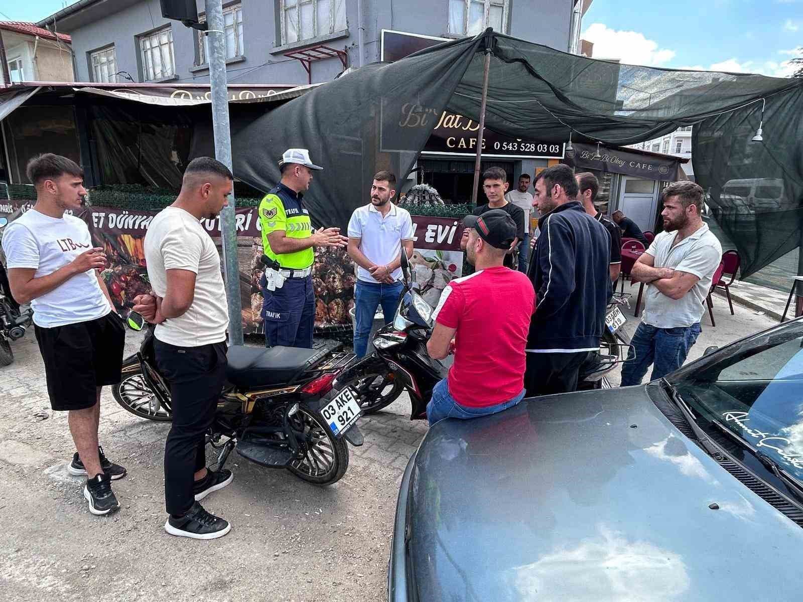 Jandarma, Altı İlçede Bin 719 Vatandaşa Trafik Güvenliği Eğitimi Sağladı