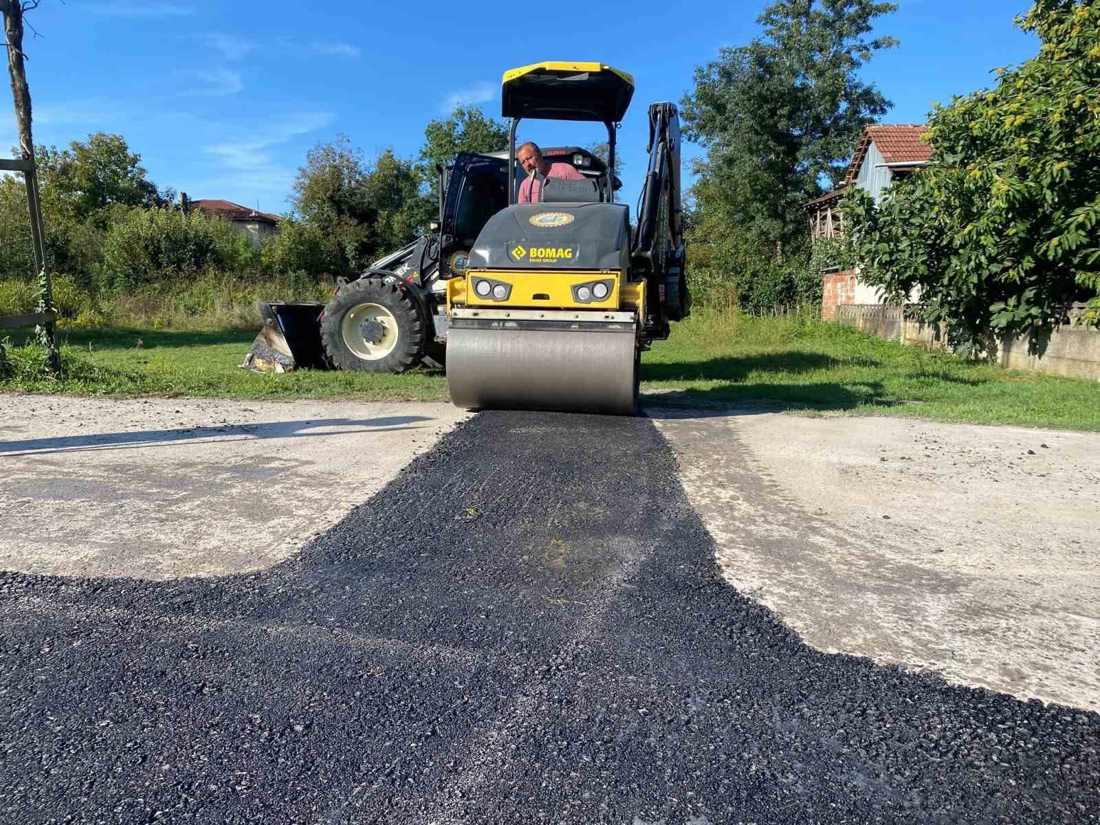 Düzce Çalıcuma Köyü Yol Bakımı İçin Asfalt Yama Çalışmalarını Sürdürüyor