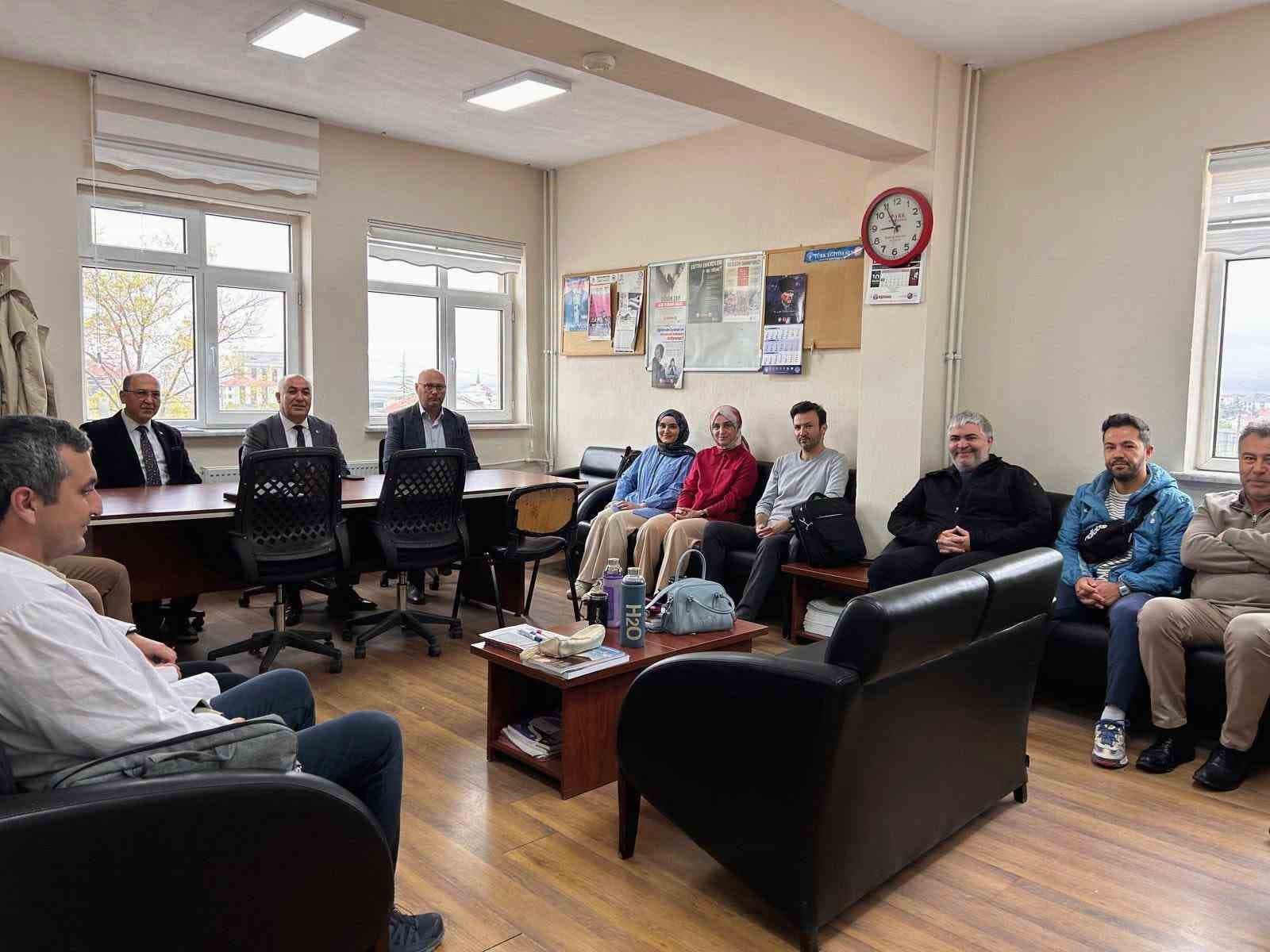Emeksiz, Emirdağ'da Okul Ziyaretlerini Devam Ettiriyor
