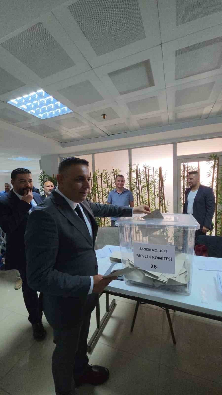 Başkan Adayı Sadıkoğlu Oyunu Kullandı