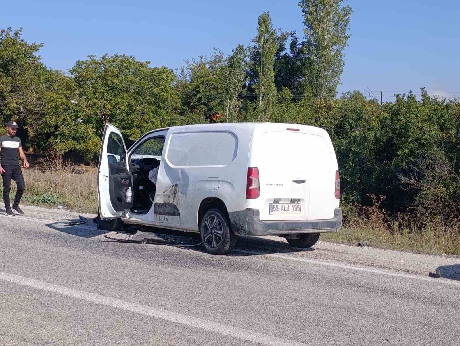 Konya'da Trafik Kazası: İki Araç Çarpıştı, Üç Kişi Hayatını Kaybetti
