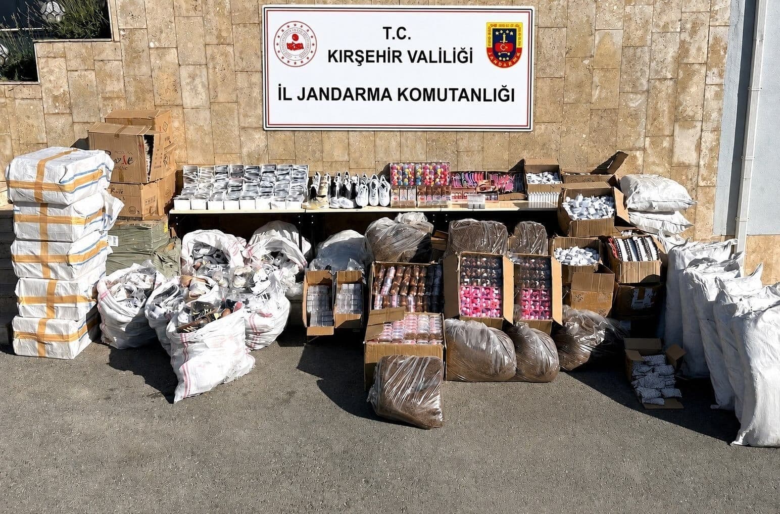 Kırşehir'de Büyük Gümrük Kaçakçılığı Operasyonu: Diyarbakır Hattı Üzerinden Sevkiyat Durduruldu
