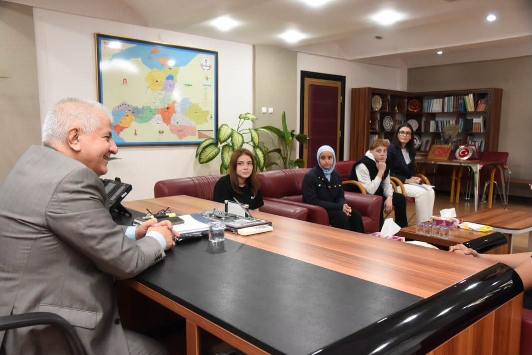 Filistinli Öğrenciler Balıkesir İl Milli Eğitim Müdürü Selehattin Kal'ı Ziyaret Etti