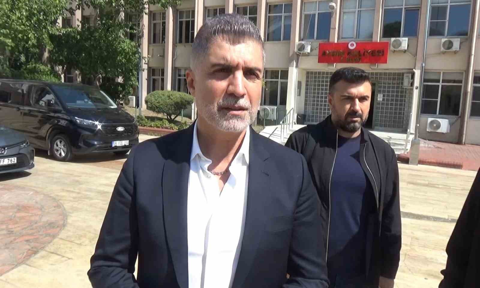 Sanatçı Özcan Deniz, Kardeşinin Hakaret Davasında Tanık Oldu ve Davayı Haksız Buldu